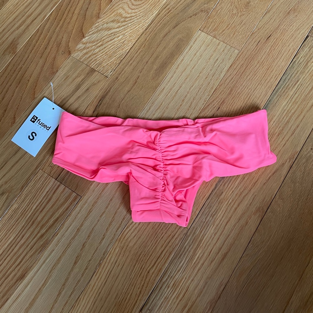 NWT Fused Hawaii Coral Kona Bottom - small
